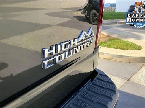 Used 2022 Chevrolet Silverado 2500 High Country w/ Technology Package image 8