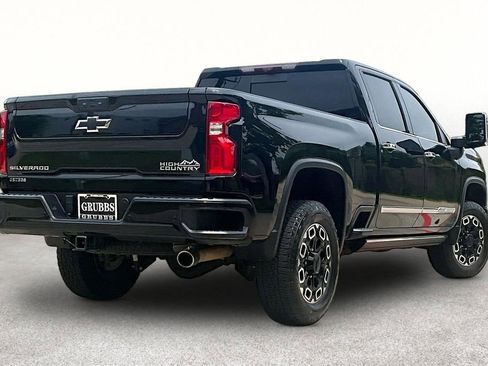 Used 2024 Chevrolet Silverado 2500 High Country w/ High Country Premium Package AWD/4WD image 2