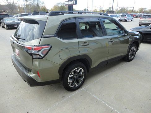 Used 2025 Subaru Forester Premium w/ Convenience Package #1 image 18