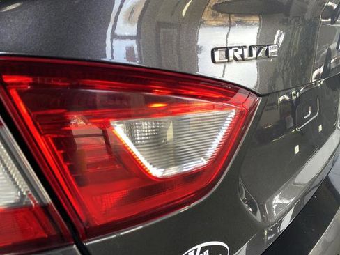 Used 2017 Chevrolet Cruze Premier image 29