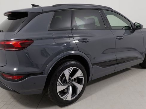 Used 2025 Audi Q6 e-tron Premium image 13