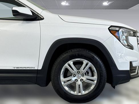 Used 2024 GMC Terrain SLE FWD image 34
