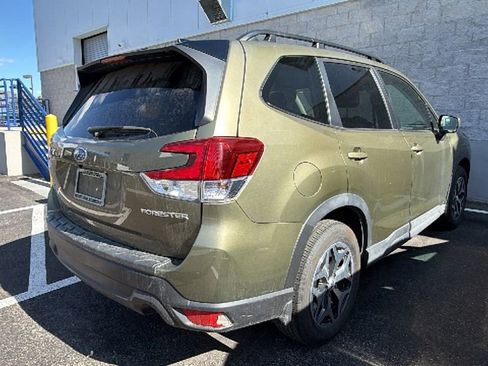 Certified 2024 Subaru Forester Premium AWD/4WD image 2