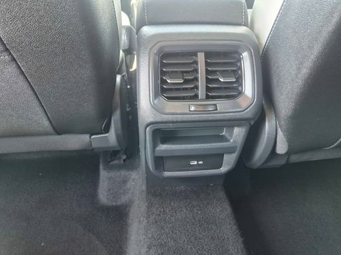 Used 2025 Volkswagen Taos SE FWD image 23