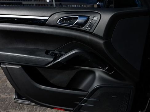 Used 2018 Porsche Cayenne Platinum Edition image 49