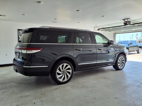 Used 2024 Lincoln Navigator L Reserve AWD/4WD image 3