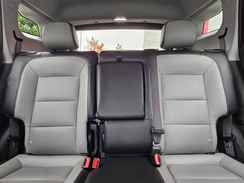 Used 2024 GMC Terrain SLT image 25