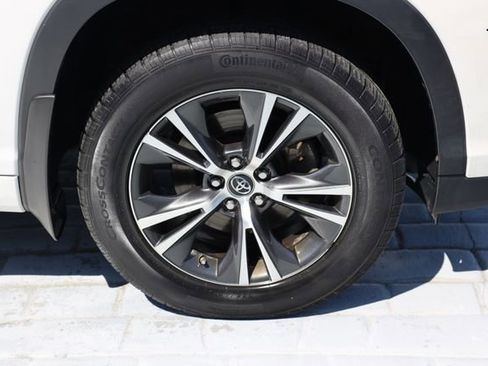 Used 2018 Toyota Highlander Plus AWD/4WD image 44