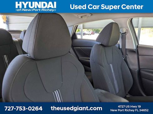 Used 2023 Hyundai Elantra SEL FWD image 6