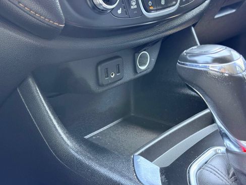 Used 2020 Chevrolet Traverse LT FWD image 48