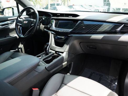 Used 2025 Cadillac XT6 Premium Luxury image 33