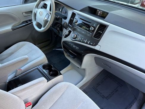 Used 2013 Toyota Sienna LE FWD image 19