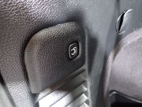 Used 2019 Jeep Grand Cherokee Altitude AWD/4WD image 17