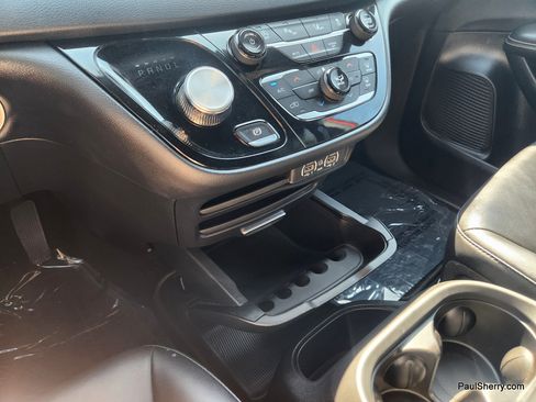 Used 2025 Chrysler Pacifica Select FWD image 41