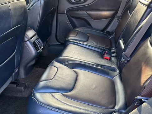 Used 2015 Jeep Cherokee Limited image 11