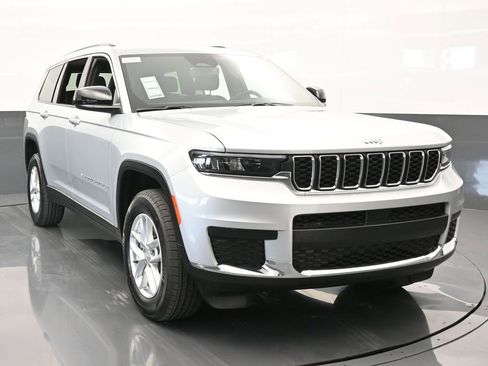 Used 2024 Jeep Grand Cherokee L Laredo image 9