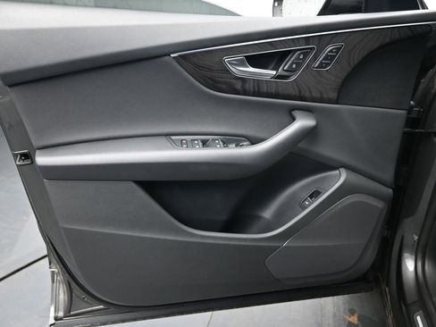 Used 2021 Audi Q8 Premium w/ Black Optic Package image 27