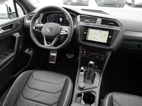 Certified 2024 Volkswagen Tiguan SEL R-Line image 9