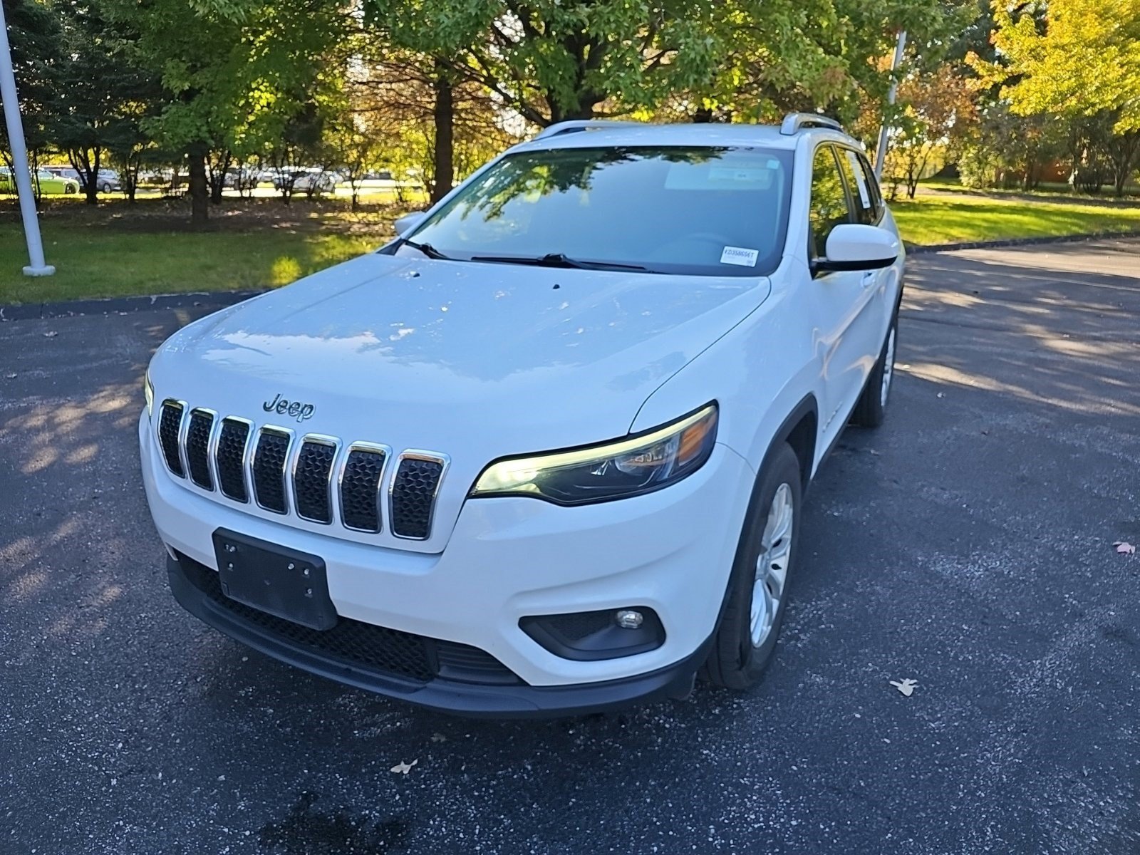Used 2019 Jeep Cherokee Latitude w/ Popular Appearance Group FWD image 2