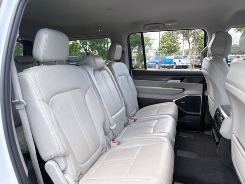 Used 2024 Jeep Wagoneer Series II w/ Flexible Seating Group RWD image 23