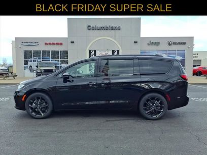 New 2026 Chrysler Pacifica Select