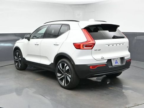Used 2023 Volvo XC40 B5 Plus AWD/4WD image 8