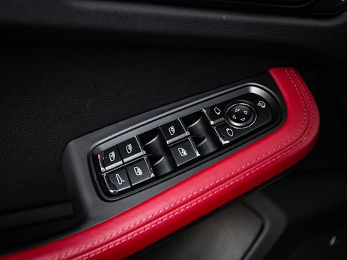 Certified 2024 Porsche Macan S AWD/4WD image 21