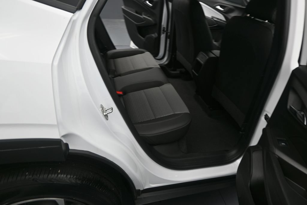 Used 2025 Chevrolet Trax LT FWD image 19