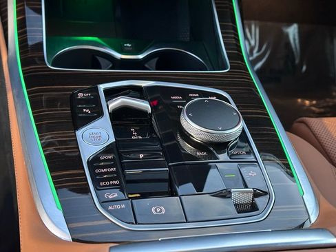 Certified 2025 BMW X7 xDrive40i w/ Premium Package image 17