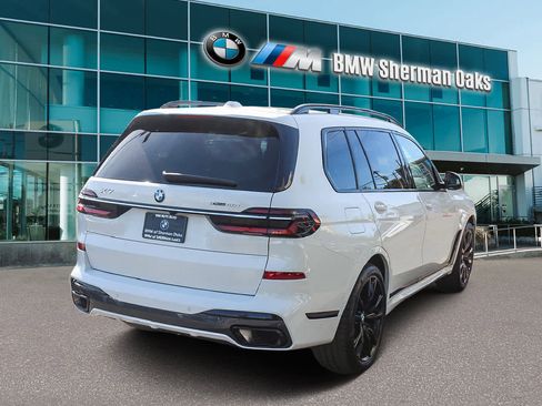 Certified 2023 BMW X7 xDrive40i w/ M Sport Package image 4