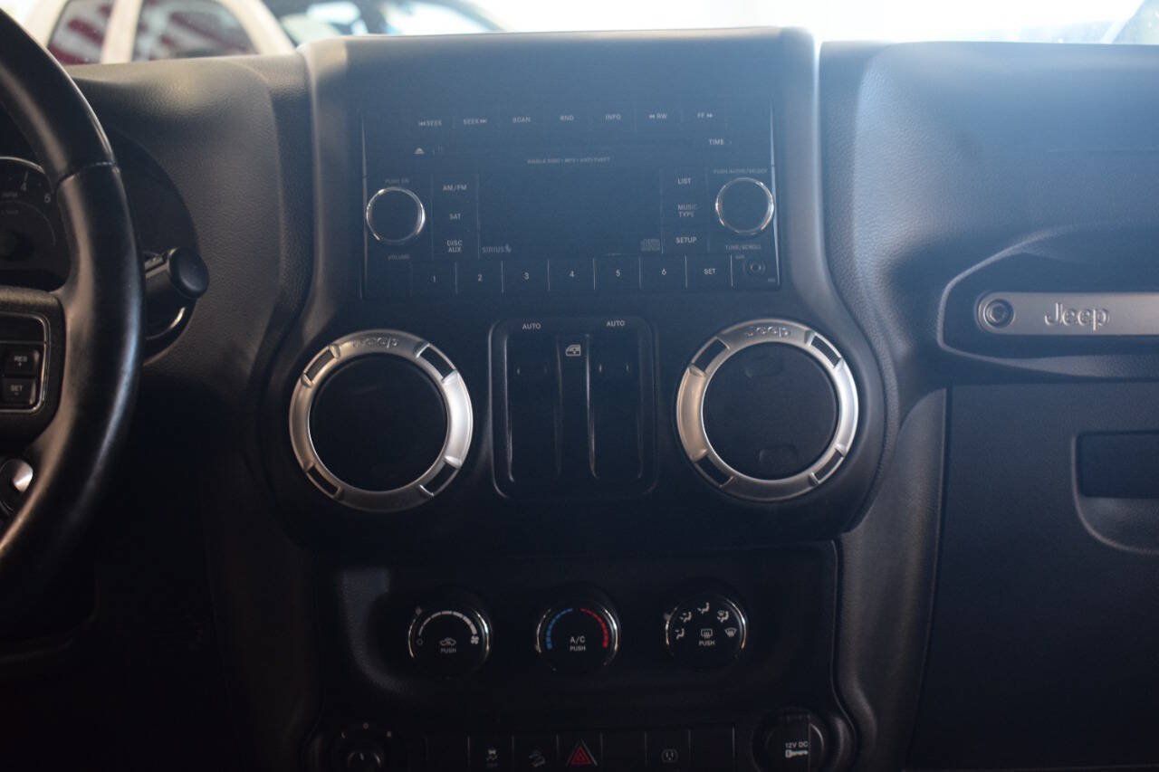 Used 2013 Jeep Wrangler Rubicon w/ PWR Convenience Group AWD/4WD image 40