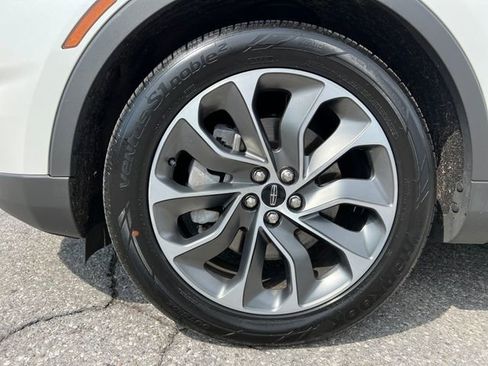 Used 2022 Lincoln Nautilus Reserve image 16