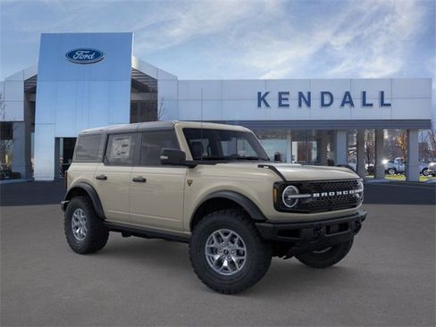 Used 2025 Ford Bronco Badlands image 7