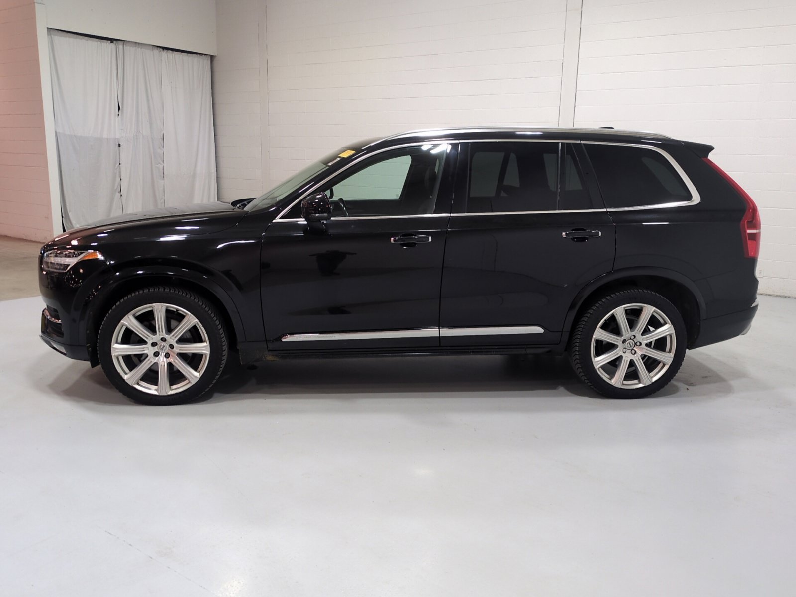 Used 2017 Volvo XC90 T6 Inscription w/ Vision Package AWD/4WD image 7
