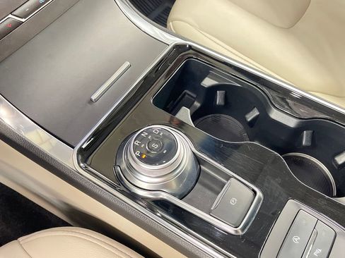 Used 2020 Ford Edge Titanium AWD/4WD image 25