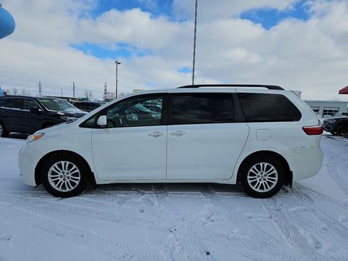 Used 2016 Toyota Sienna XLE image 1