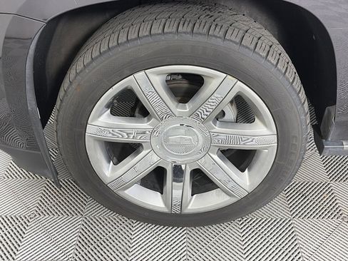 Used 2018 Cadillac Escalade Premium Luxury image 8