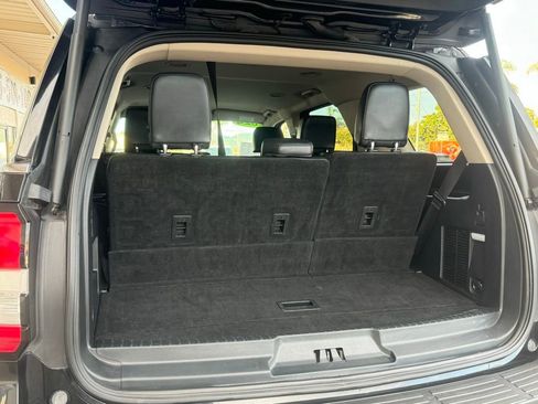 Used 2024 Ford Expedition XLT RWD image 6