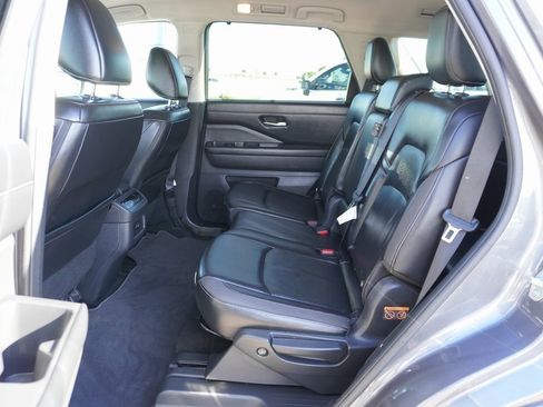 Used 2023 Nissan Pathfinder SL image 15