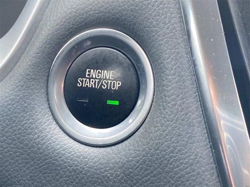 Used 2021 Chevrolet Traverse LT image 31