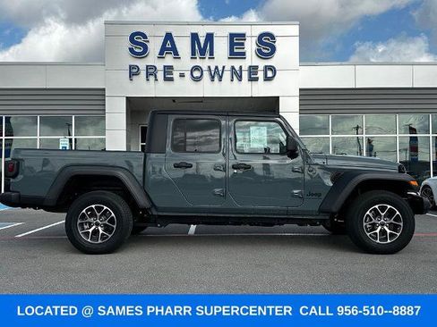 Used 2025 Jeep Gladiator Sport AWD/4WD image 2