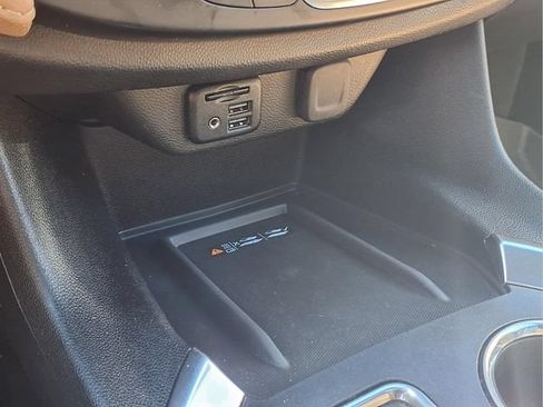 Used 2023 Chevrolet Traverse Premier FWD image 10