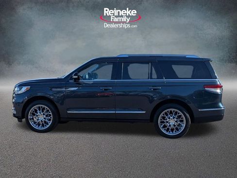 Used 2022 Lincoln Navigator Reserve AWD/4WD image 9