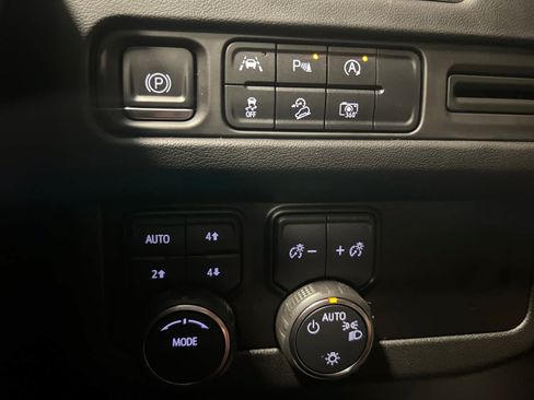 Used 2023 Chevrolet Tahoe Z71 w/ Luxury Package AWD/4WD image 15
