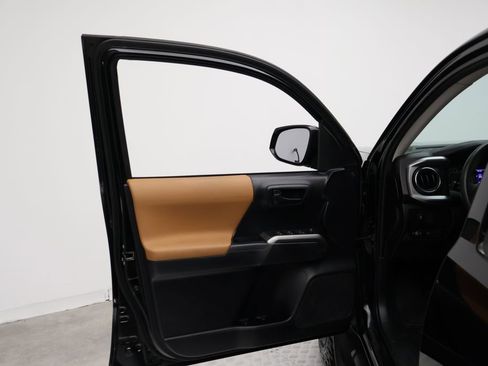 Certified 2020 Toyota Tacoma SR5 image 16