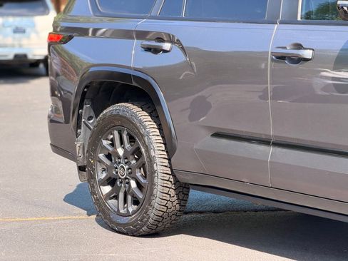 Used 2024 Toyota Sequoia Platinum image 8