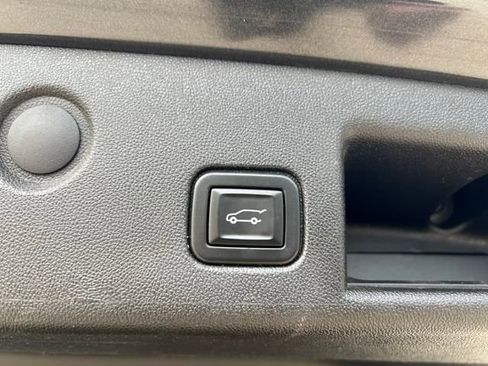 Used 2020 Chevrolet Equinox LT image 19