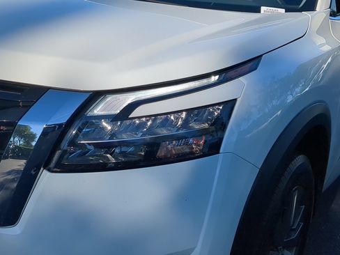 Used 2025 Nissan Pathfinder SV FWD image 6