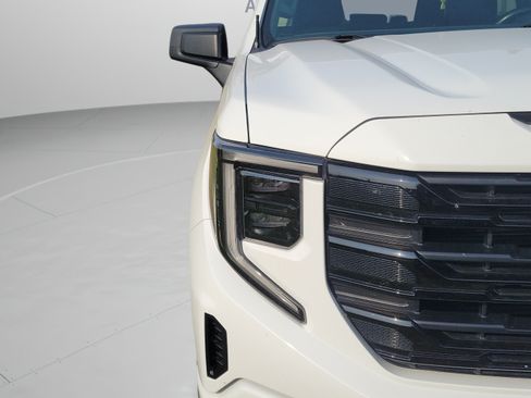 Used 2023 GMC Sierra 1500 Elevation AWD/4WD image 11