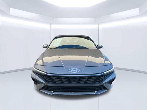 Used 2024 Hyundai Elantra SEL FWD image 8